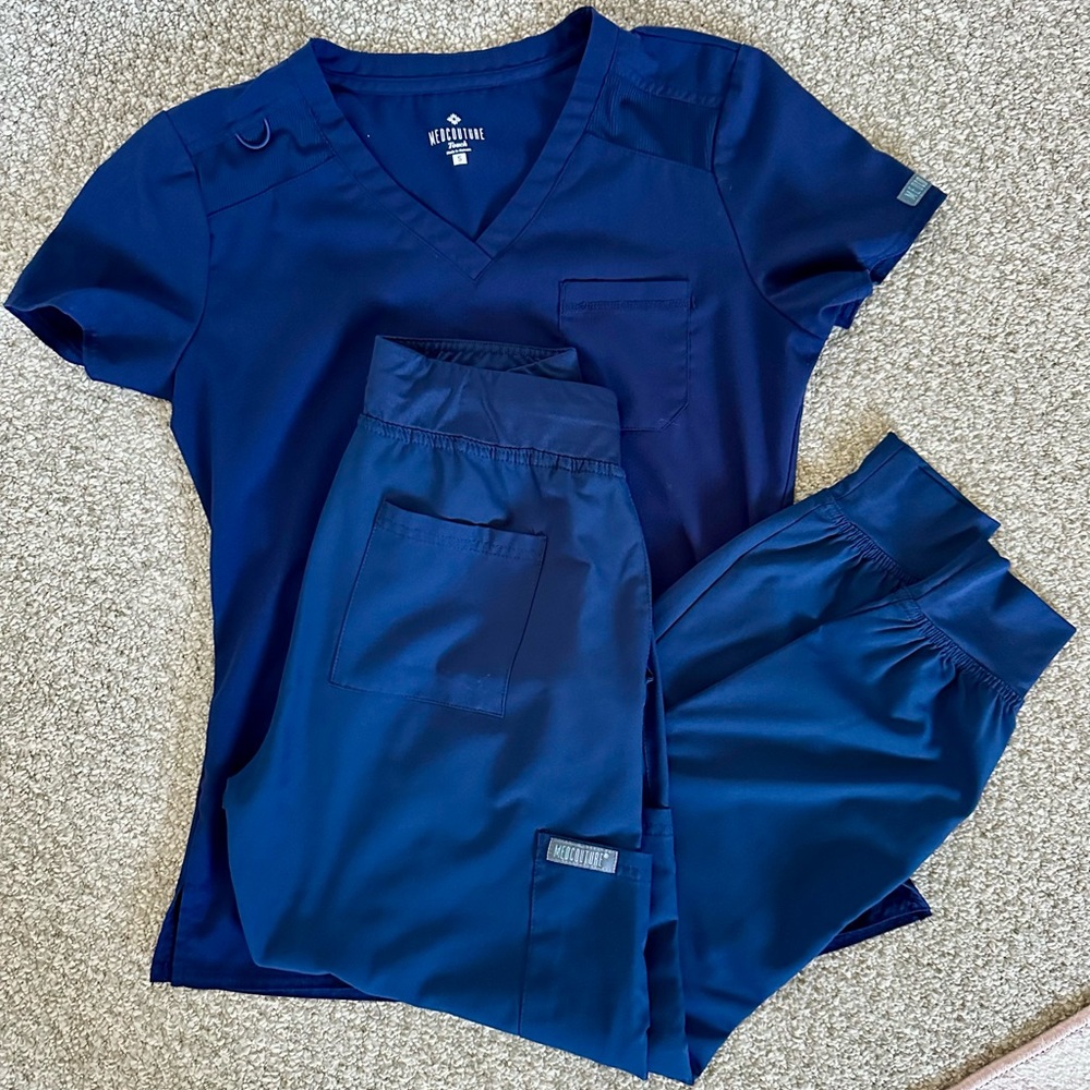 Med Couture Women’s Navy Scrub Set